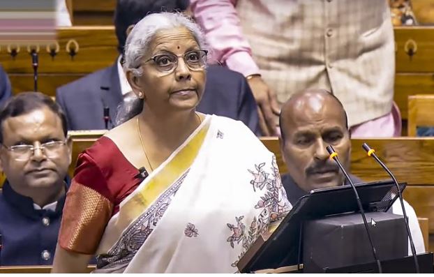 'वित्त मंत्री ने किसान क्रेडिट कार्ड के लिए ब्याज छूट योजना की सीमा बढ़ाकर 5 लाख रुपये करने की घोषणा की | '